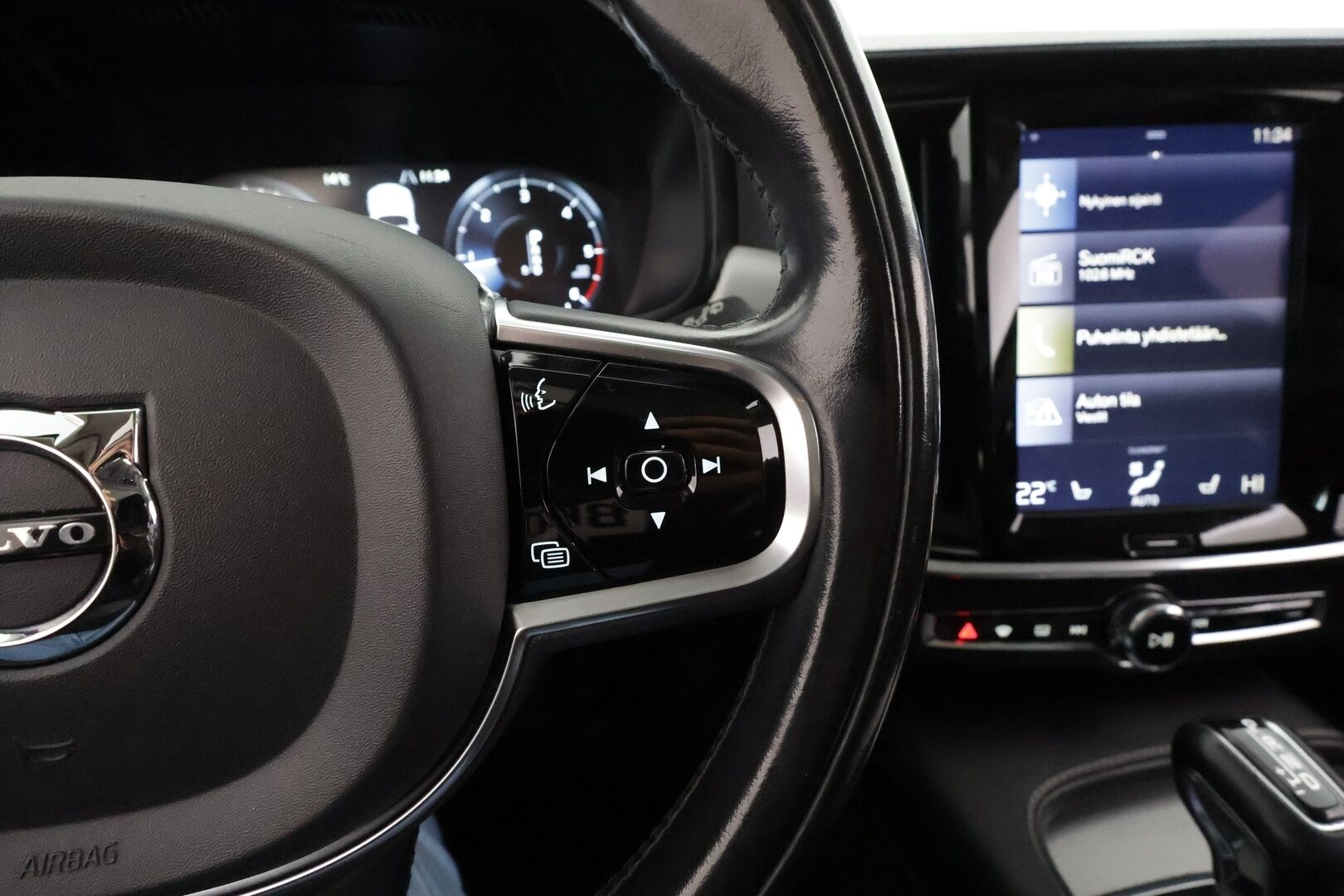 Volvo V90 2017 D5 AWD Inscription aut * ACC / Webasto / Koukku / HUD / Ilmastoidut muistipenkit / Panorama * - Kahdet Renkaat