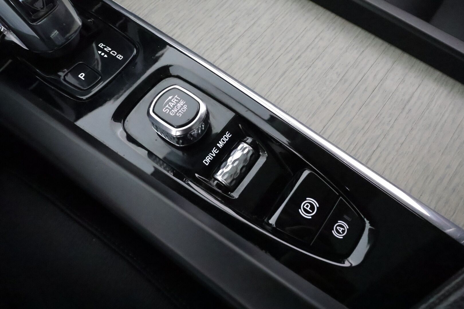Volvo XC60 2019 T8 AWD Inscription aut **Panorama / Adapt.vakkari / Pa-lämmitin / Koukku / Full LED / Muistipenkki / Keyless / P.kamera** - 3,99 % KORKOTARJOUS TÄHÄN AUTOON - Suomi-auto / Merkkihuollettu 