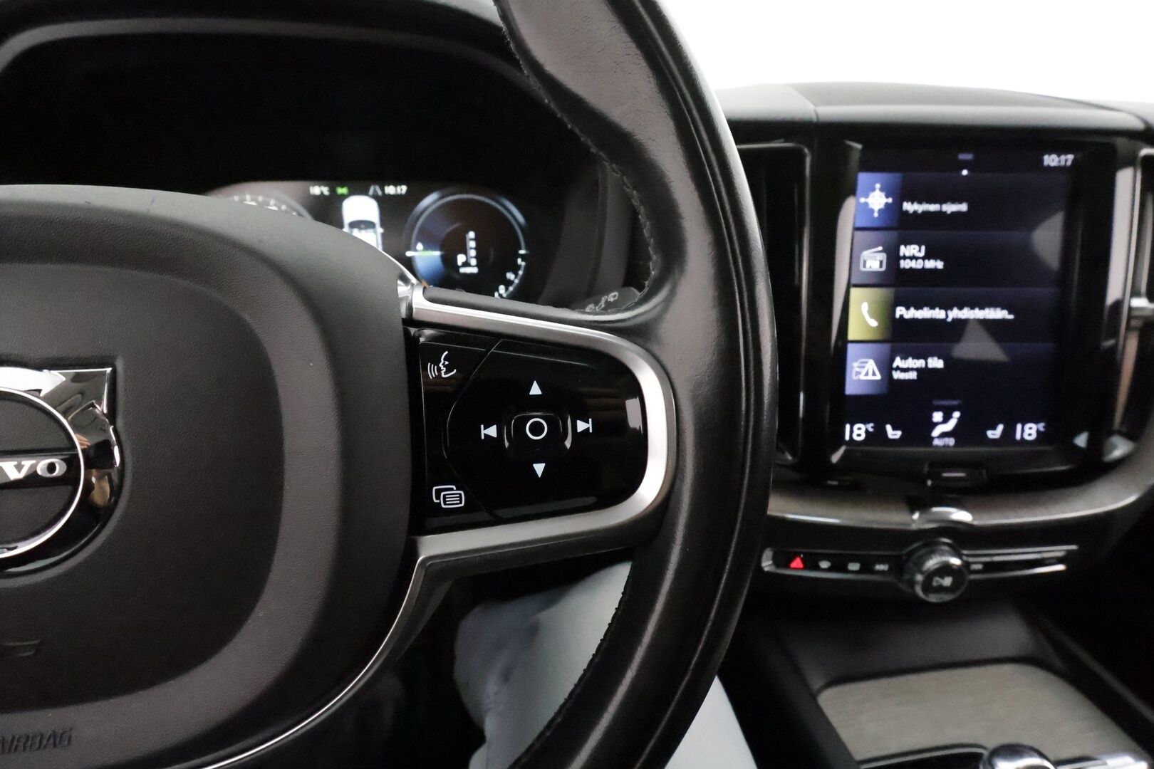 Volvo XC60 2019 T8 AWD Inscription aut **Panorama / Adapt.vakkari / Pa-lämmitin / Koukku / Full LED / Muistipenkki / Keyless / P.kamera** - 3,99 % KORKOTARJOUS TÄHÄN AUTOON - Suomi-auto / Merkkihuollettu 