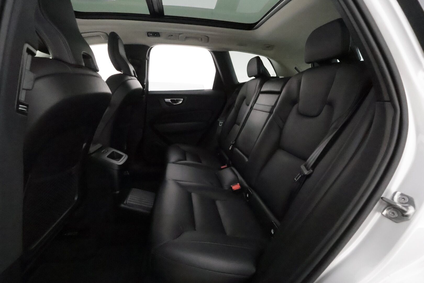 Volvo XC60 2019 T8 AWD Inscription aut **Panorama / Adapt.vakkari / Pa-lämmitin / Koukku / Full LED / Muistipenkki / Keyless / P.kamera** - 3,99 % KORKOTARJOUS TÄHÄN AUTOON - Suomi-auto / Merkkihuollettu 