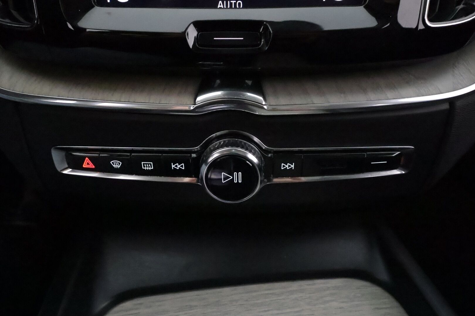 Volvo XC60 2019 T8 AWD Inscription aut **Panorama / Adapt.vakkari / Pa-lämmitin / Koukku / Full LED / Muistipenkki / Keyless / P.kamera** - 3,99 % KORKOTARJOUS TÄHÄN AUTOON - Suomi-auto / Merkkihuollettu 