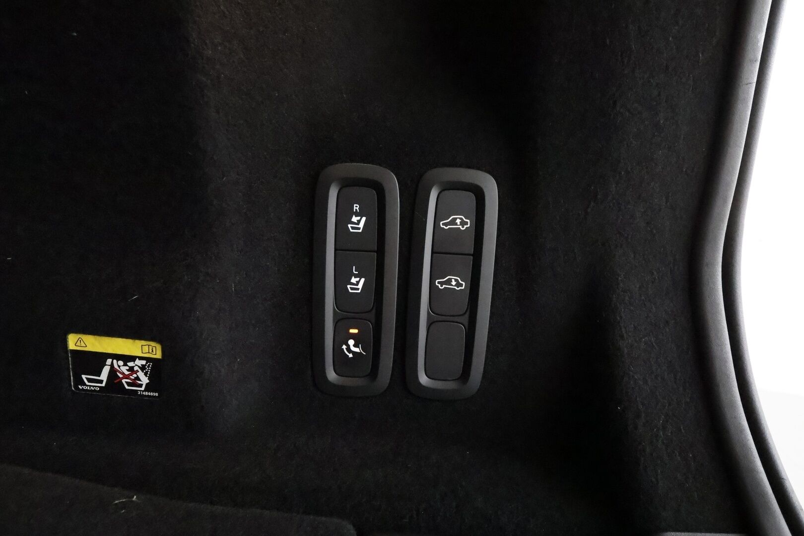 Volvo XC60 2019 T8 AWD Inscription aut **Panorama / Adapt.vakkari / Pa-lämmitin / Koukku / Full LED / Muistipenkki / Keyless / P.kamera** - 3,99 % KORKOTARJOUS TÄHÄN AUTOON - Suomi-auto / Merkkihuollettu 