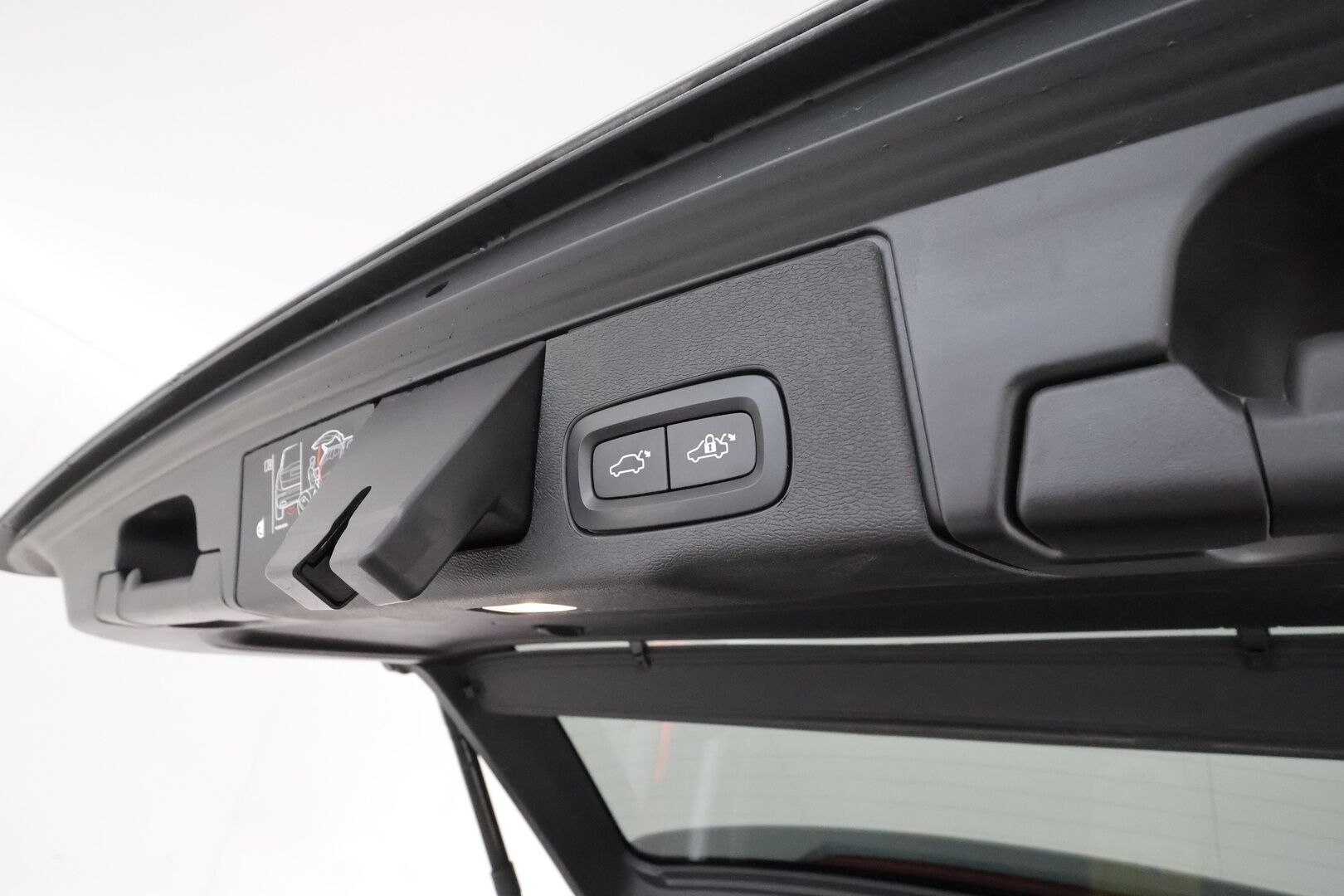 Volvo XC60 2019 T8 AWD Inscription aut **Panorama / Adapt.vakkari / Pa-lämmitin / Koukku / Full LED / Muistipenkki / Keyless / P.kamera** - 3,99 % KORKOTARJOUS TÄHÄN AUTOON - Suomi-auto / Merkkihuollettu 