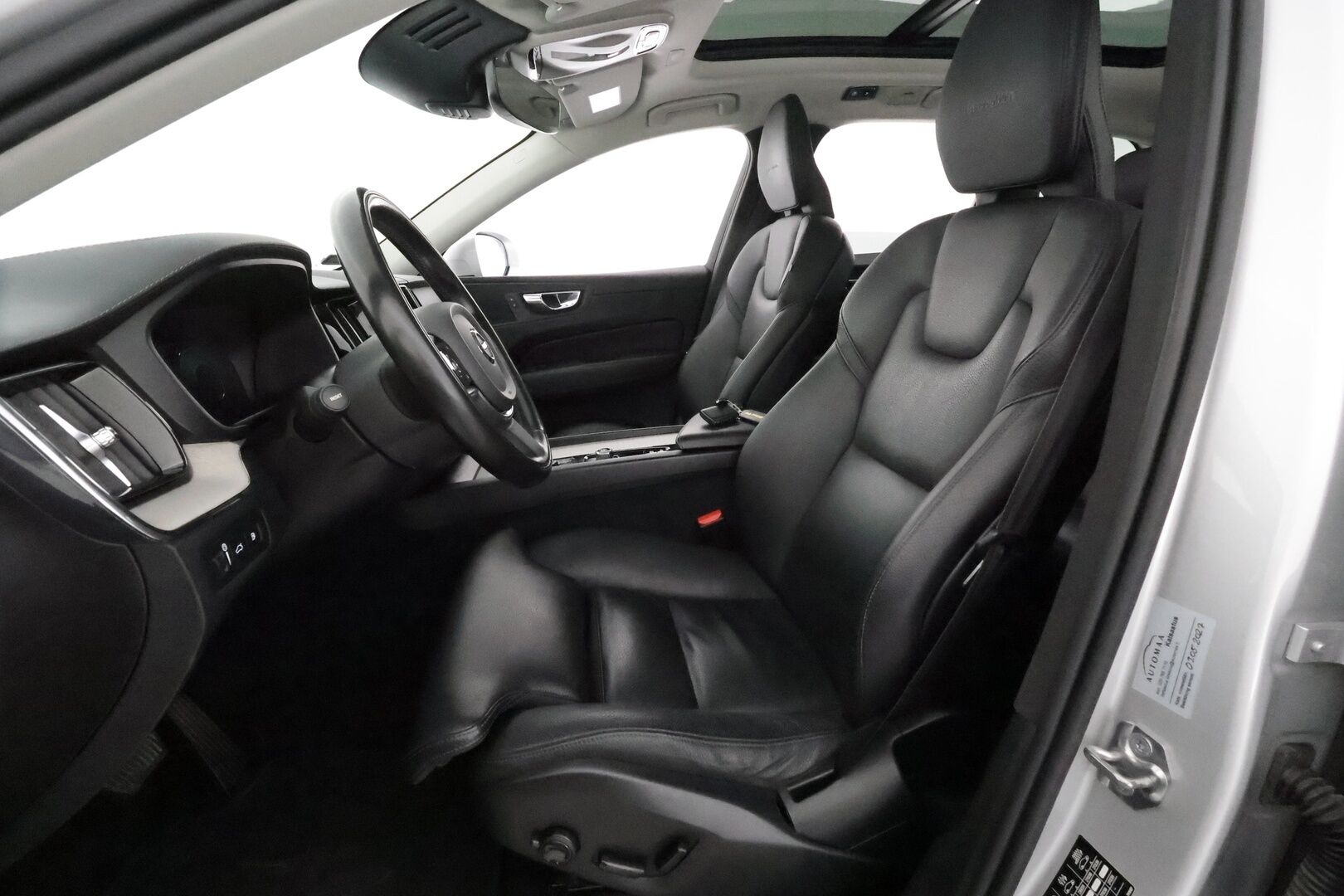 Volvo XC60 2019 T8 AWD Inscription aut **Panorama / Adapt.vakkari / Pa-lämmitin / Koukku / Full LED / Muistipenkki / Keyless / P.kamera** - 3,99 % KORKOTARJOUS TÄHÄN AUTOON - Suomi-auto / Merkkihuollettu 