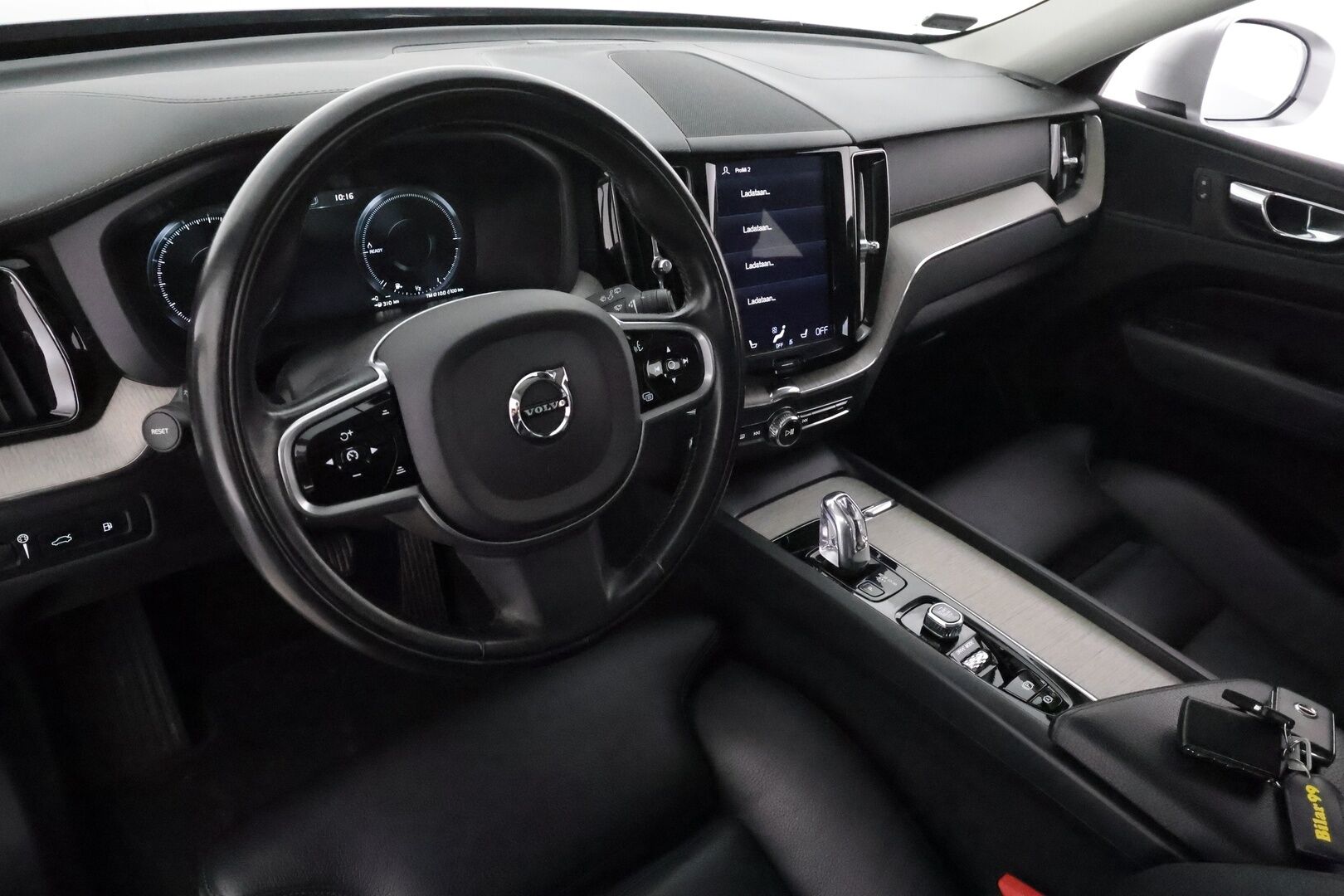Volvo XC60 2019 T8 AWD Inscription aut **Panorama / Adapt.vakkari / Pa-lämmitin / Koukku / Full LED / Muistipenkki / Keyless / P.kamera** - 3,99 % KORKOTARJOUS TÄHÄN AUTOON - Suomi-auto / Merkkihuollettu 
