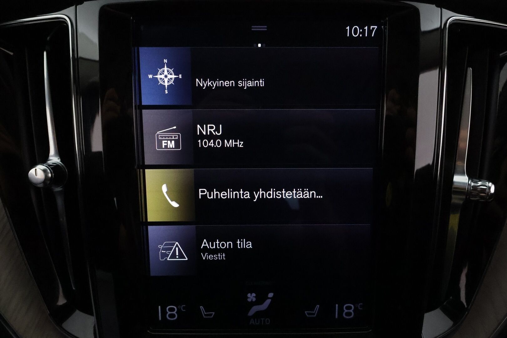 Volvo XC60 2019 T8 AWD Inscription aut **Panorama / Adapt.vakkari / Pa-lämmitin / Koukku / Full LED / Muistipenkki / Keyless / P.kamera** - 3,99 % KORKOTARJOUS TÄHÄN AUTOON - Suomi-auto / Merkkihuollettu 