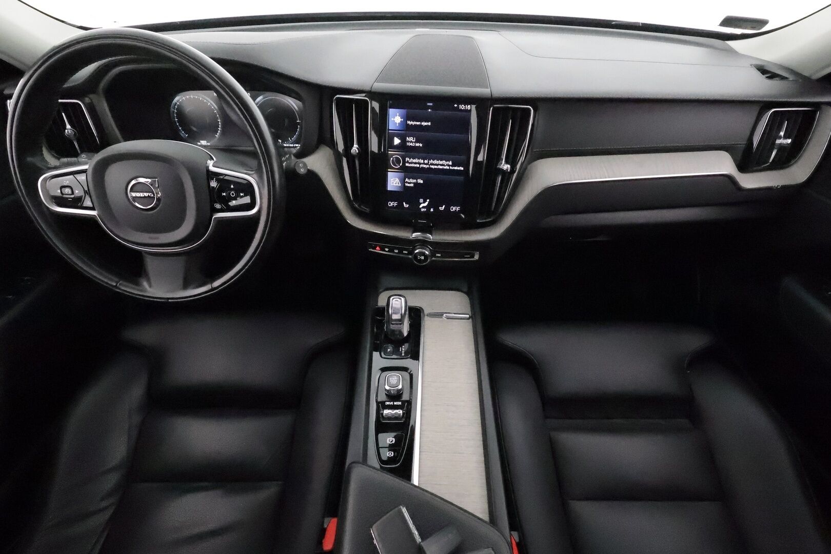 Volvo XC60 2019 T8 AWD Inscription aut **Panorama / Adapt.vakkari / Pa-lämmitin / Koukku / Full LED / Muistipenkki / Keyless / P.kamera** - 3,99 % KORKOTARJOUS TÄHÄN AUTOON - Suomi-auto / Merkkihuollettu 