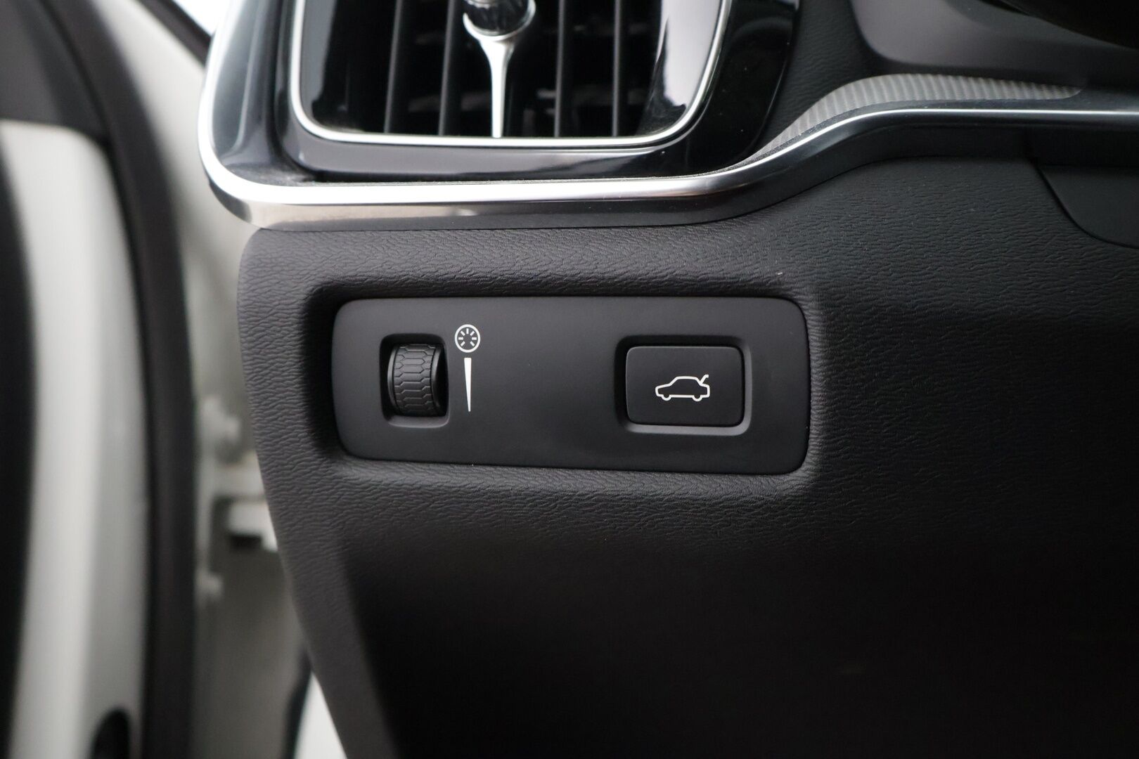 Volvo V60 2019 D3 AWD Business Inscription aut * Alvillinen / Adapt. Vakkari / Webasto / Nahkasisusta / Muistipenkki / * - Oikein siisti neliveto, ALV. INSCRIPTION, merkkihuollettu yksilö. Jakopää tehty viime huollossa 5/25!