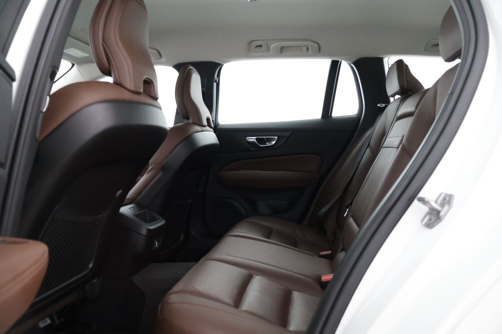 Volvo V60 2019 D3 AWD Business Inscription aut * Alvillinen / Adapt. Vakkari / Webasto / Nahkasisusta / Muistipenkki / * - Oikein siisti neliveto, ALV. INSCRIPTION, merkkihuollettu yksilö. Jakopää tehty viime huollossa 5/25!