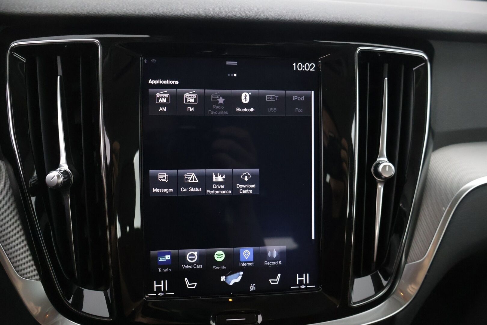 Volvo V60 2019 D3 AWD Business Inscription aut * ACC / Pilot Assist / Lisälämmitin ajastimella / Nahkasisusta / Muistipenkki / ALV. / -  Oikein siisti Alvillinen INSCRIPTION, merkkihuollettu yksilö. Jakopää tehty viime huollossa 5/25!