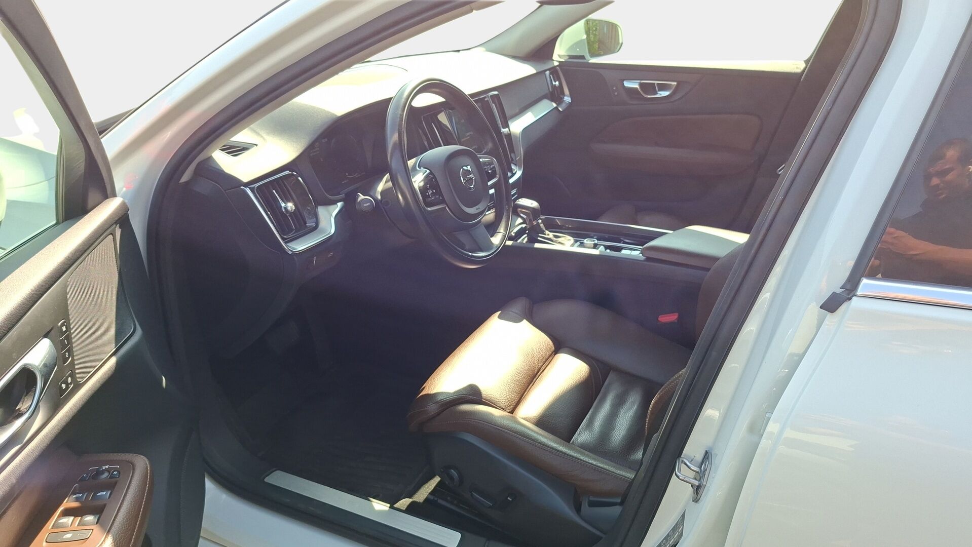 Volvo V60 2019 D3 AWD Business Inscription aut * ACC / Pilot Assist / Lisälämmitin ajastimella / Nahkasisusta / Muistipenkki * -  Oikein siisti Alvillinen INSCRIPTION, merkkihuollettu yksilö. Jakopää tehty viime huollossa 5/25!