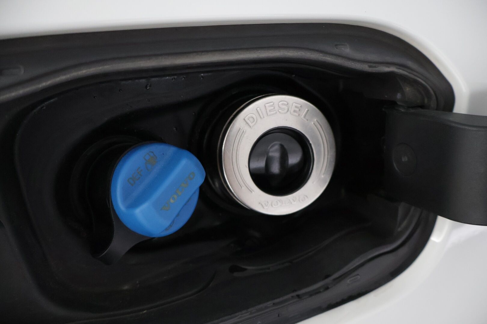 Volvo V60 2019 D3 AWD Business Inscription aut * Alvillinen / Adapt. Vakkari / Webasto / Nahkasisusta / Muistipenkki / * - Oikein siisti neliveto, ALV. INSCRIPTION, merkkihuollettu yksilö. Jakopää tehty viime huollossa 5/25!