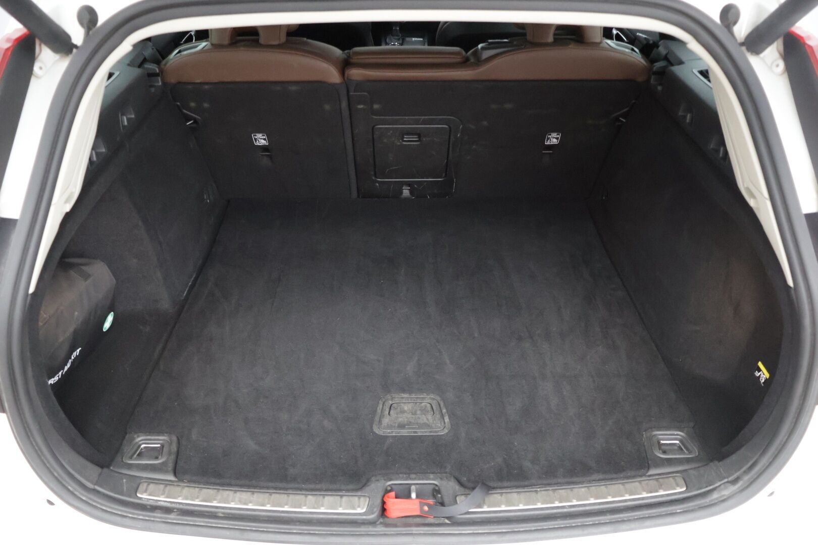 Volvo V60 2019 D3 AWD Business Inscription aut * ACC / Pilot Assist / Lisälämmitin ajastimella / Nahkasisusta / Muistipenkki / ALV. / -  Oikein siisti Alvillinen INSCRIPTION, merkkihuollettu yksilö. Jakopää tehty viime huollossa 5/25!