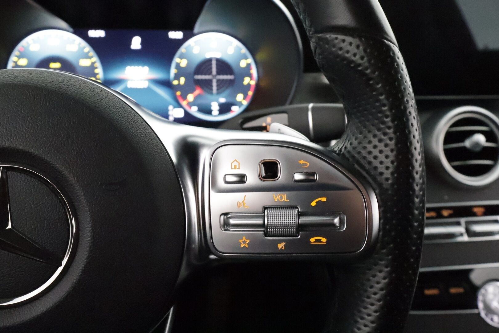 Mercedes-Benz C 2019 200 Coupé AMG **Digimittaristo / Facelift / Burmester / P.Kamera / Navi / Vakkari / Sporttipenkit** - Nahka-Alcantara / Digimittaristo - HULLUT BLACKWEEK JATKOT - KORKOTARJOUS 2,49%