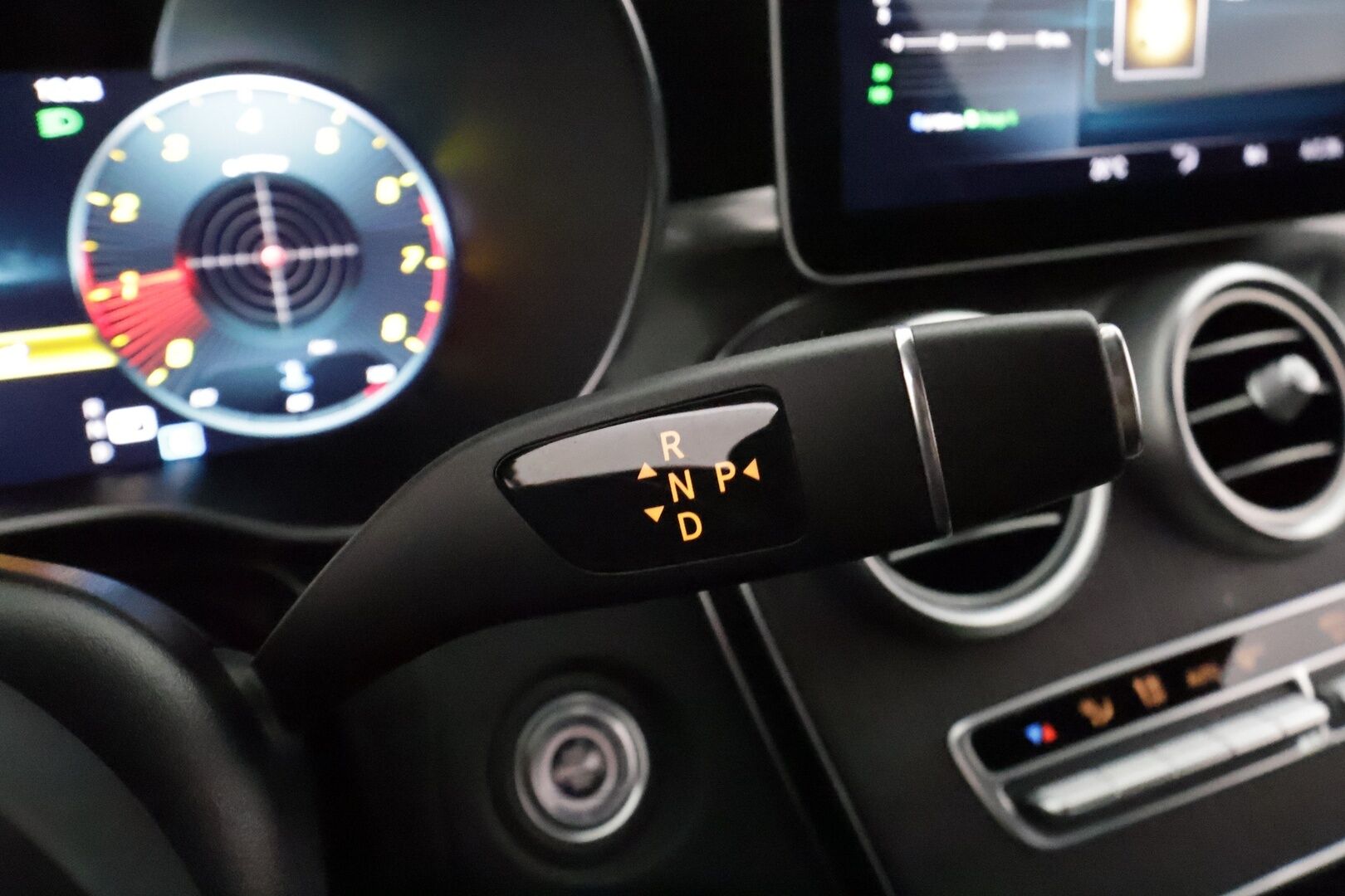 Mercedes-Benz C 2018 C 200 Coupé AMG EQ Boost **Vakkari / P.kamera / Navi / Facelift / Sporttipenkit / Burmester** - Nahka-Alcantara / Digimittaristo 