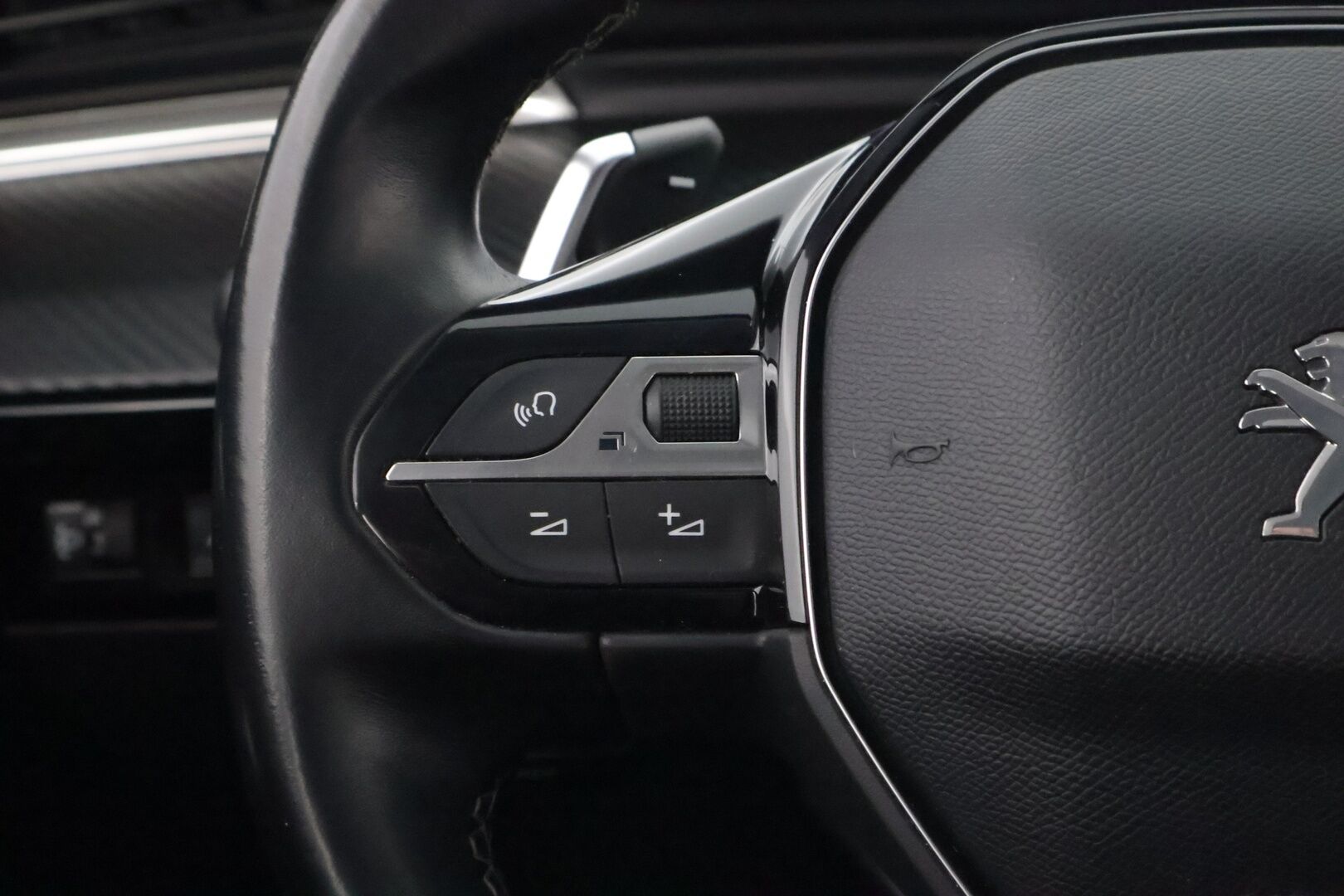 Peugeot 508 2019 Active BlueHDi 130 EAT8-automaatti * Suomiauto / Vetokoukku / Vakkari / Jakopää tehty / Huippusiisti! - Facelift / Metalliväri / Peruutustutka!