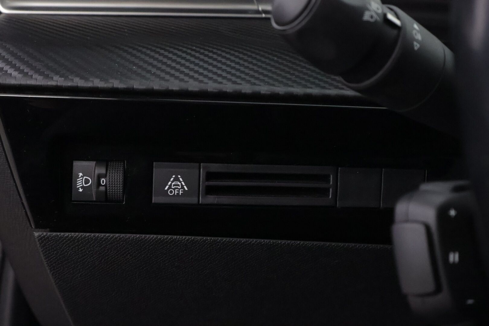 Peugeot 508 2019 Active BlueHDi 130 EAT8-automaatti * Suomiauto / Vetokoukku / Lohkolämmitin / Vakkari / Jakopää tehty / Huippusiisti! - Facelift / Metalliväri / Peruutustutka! / Juuri huollettu!