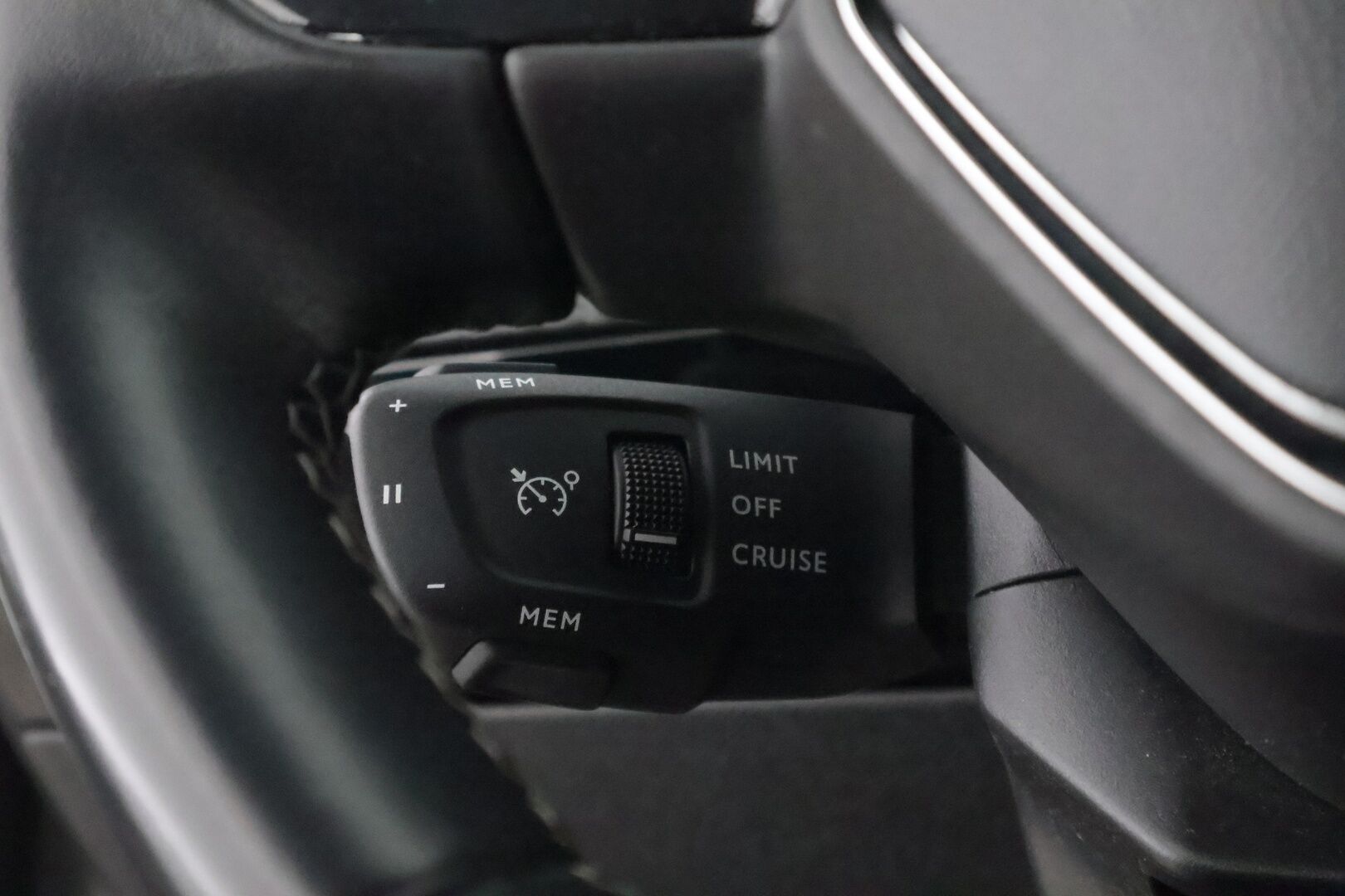 Peugeot 508 2019 Active BlueHDi 130 EAT8-automaatti * Suomiauto / Vetokoukku / Lohkolämmitin / Vakkari / Jakopää tehty / Huippusiisti! - Facelift / Metalliväri / Peruutustutka! / Juuri huollettu!