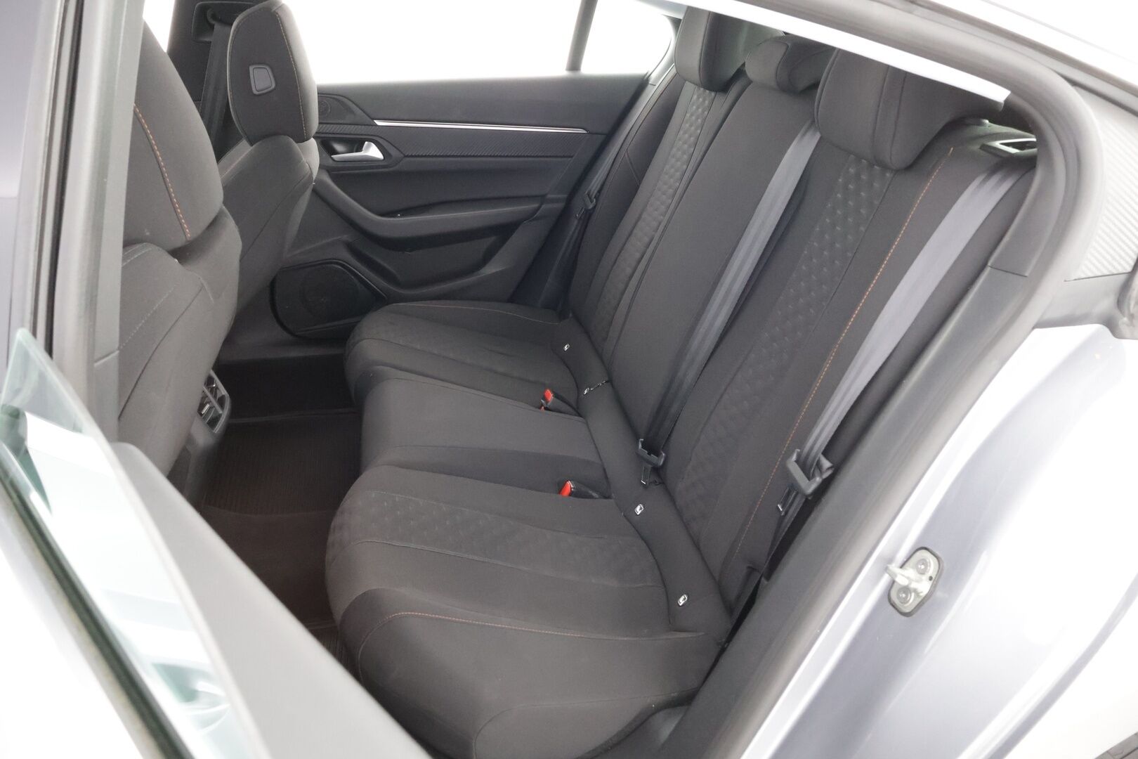 Peugeot 508 2019 Active BlueHDi 130 EAT8-automaatti * Suomiauto / Vetokoukku / Vakkari / Jakopää tehty / Huippusiisti! - Facelift / Metalliväri / Peruutustutka!