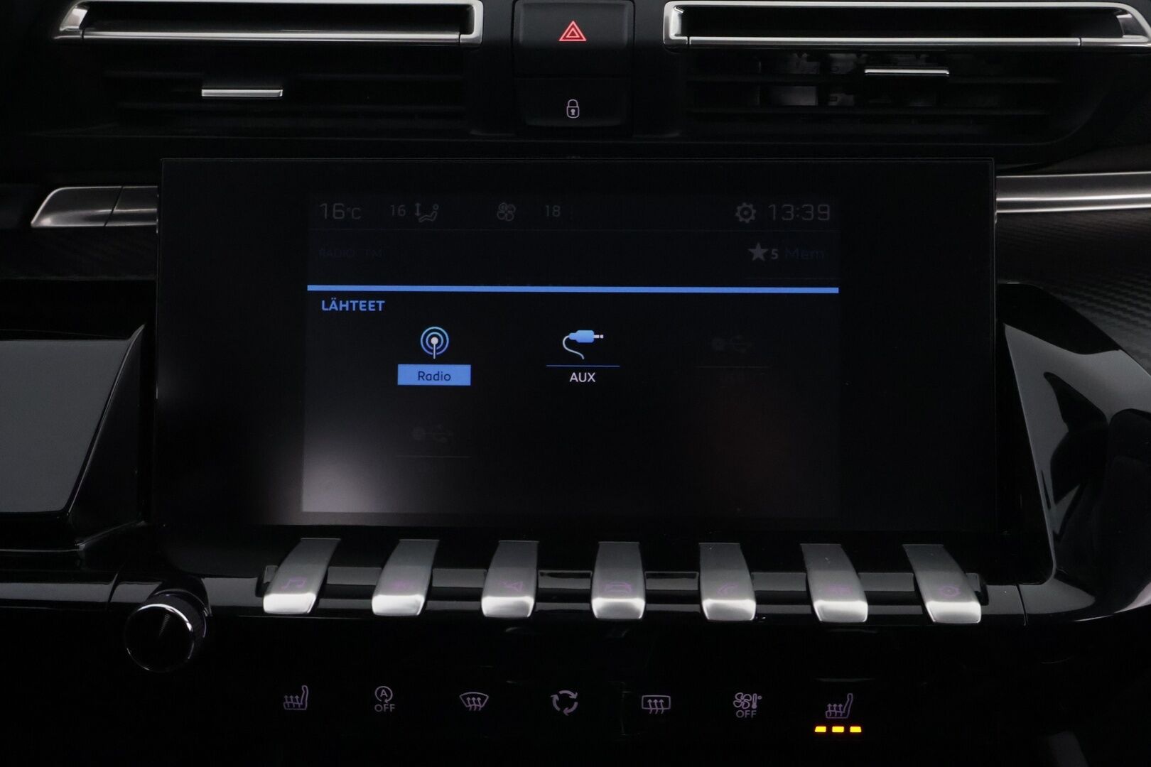 Peugeot 508 2019 Active BlueHDi 130 EAT8-automaatti * Suomiauto / Vetokoukku / Vakkari / Jakopää tehty / Huippusiisti! - Facelift / Metalliväri / Peruutustutka!