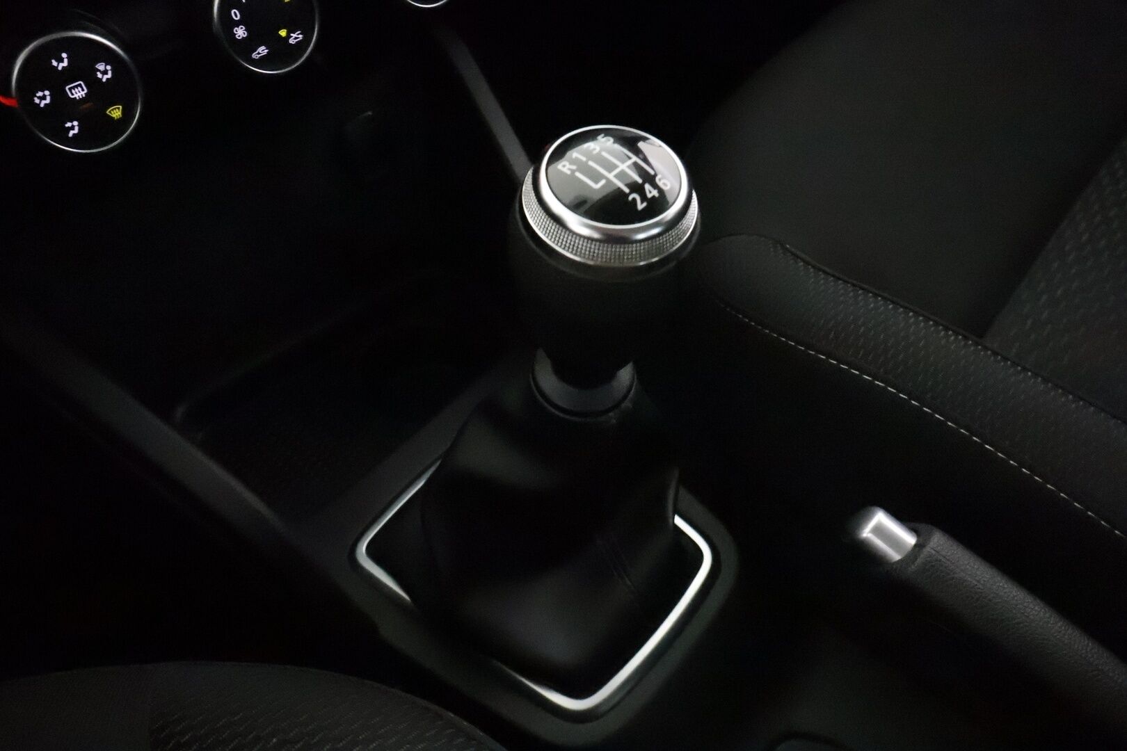 Dacia Duster 2019 Blue dCi 115 4x4 Comfort **Webasto / Vakkari / Koukku / Ilmastointi / Radio** - 1.Om Suomi-auto / Juuri huollettu&katsastettu / Penkinlämmittimet 