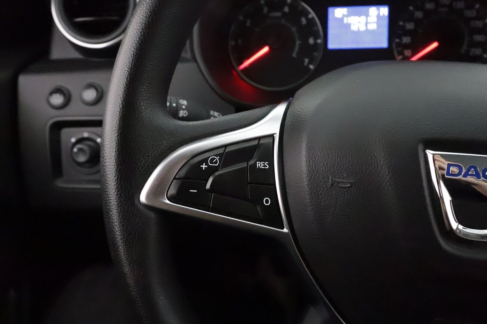Dacia Duster 2019 Blue dCi 115 4x4 Comfort **Webasto / Vakkari / Koukku / Ilmastointi / Radio** - 1.Om Suomi-auto / Juuri huollettu&katsastettu / Penkinlämmittimet 