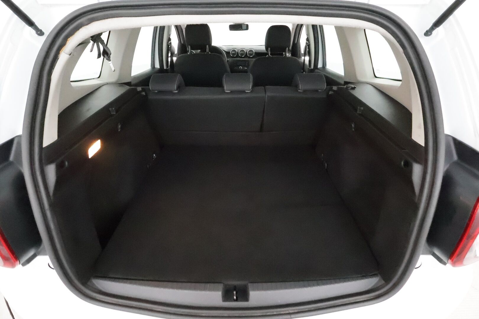 Dacia Duster 2019 Blue dCi 115 4x4 Comfort **Webasto / Vakkari / Koukku / Ilmastointi / Radio** - 1.Om Suomi-auto / Juuri huollettu&katsastettu / Penkinlämmittimet 