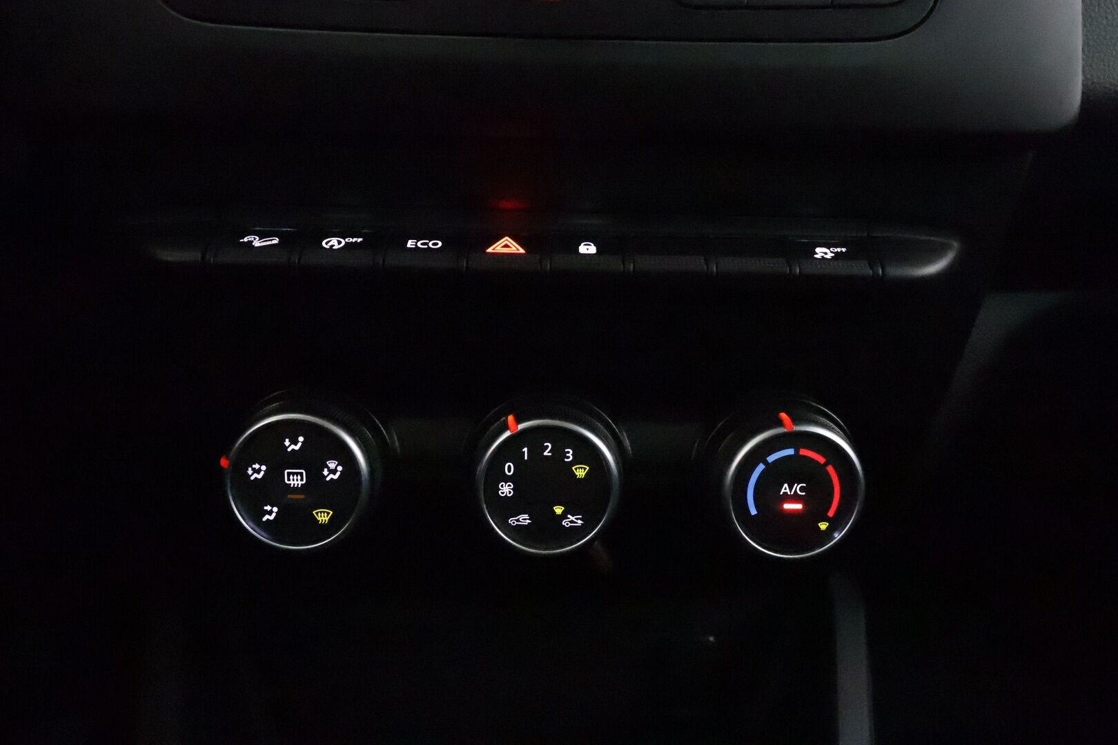 Dacia Duster 2019 Blue dCi 115 4x4 Comfort **Webasto / Vakkari / Koukku / Ilmastointi / Radio** - 1.Om Suomi-auto / Juuri huollettu&katsastettu / Penkinlämmittimet 
