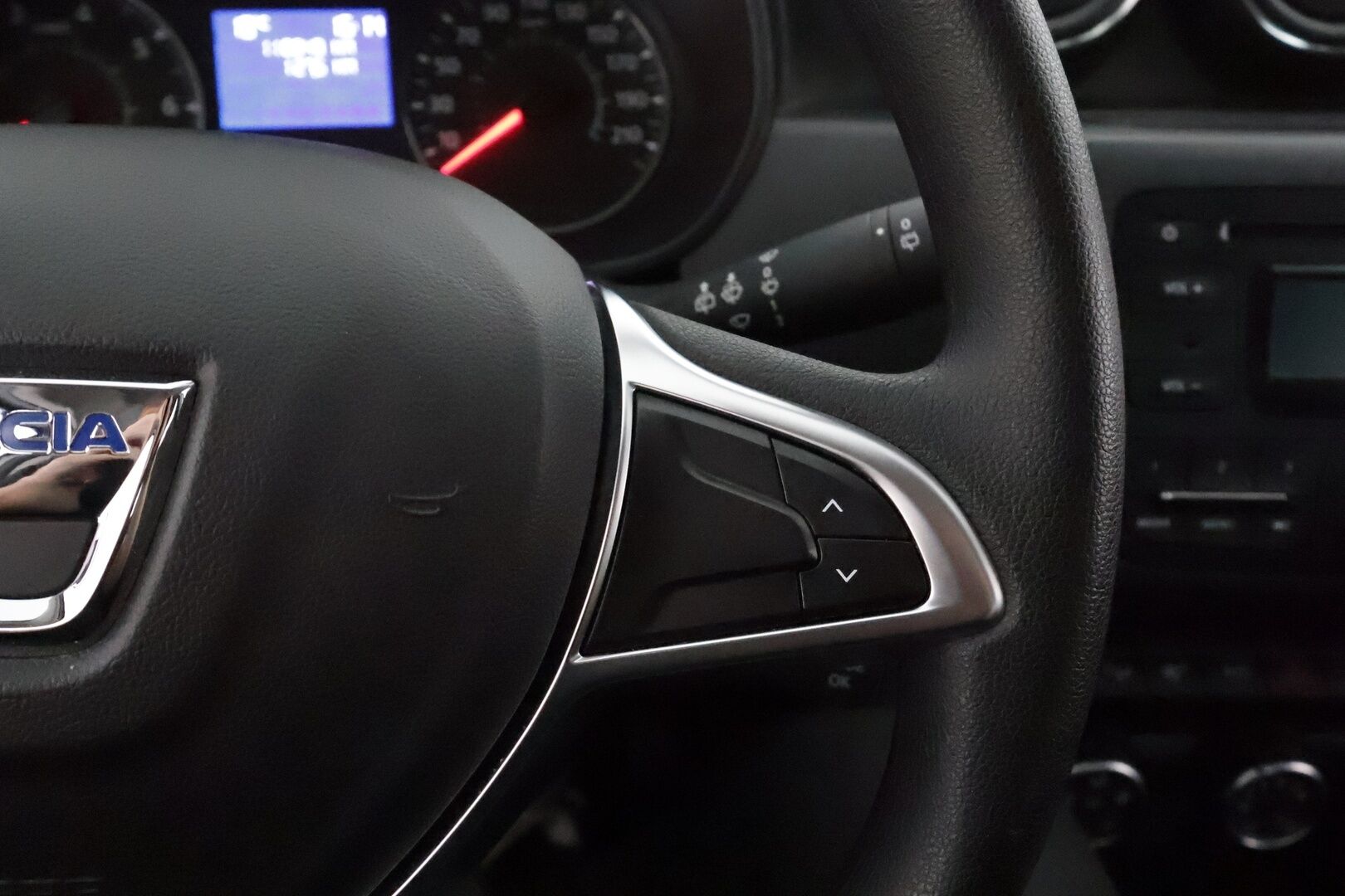 Dacia Duster 2019 Blue dCi 115 4x4 Comfort **Webasto / Vakkari / Koukku / Ilmastointi / Radio** - 1.Om Suomi-auto / Juuri huollettu&katsastettu / Penkinlämmittimet 