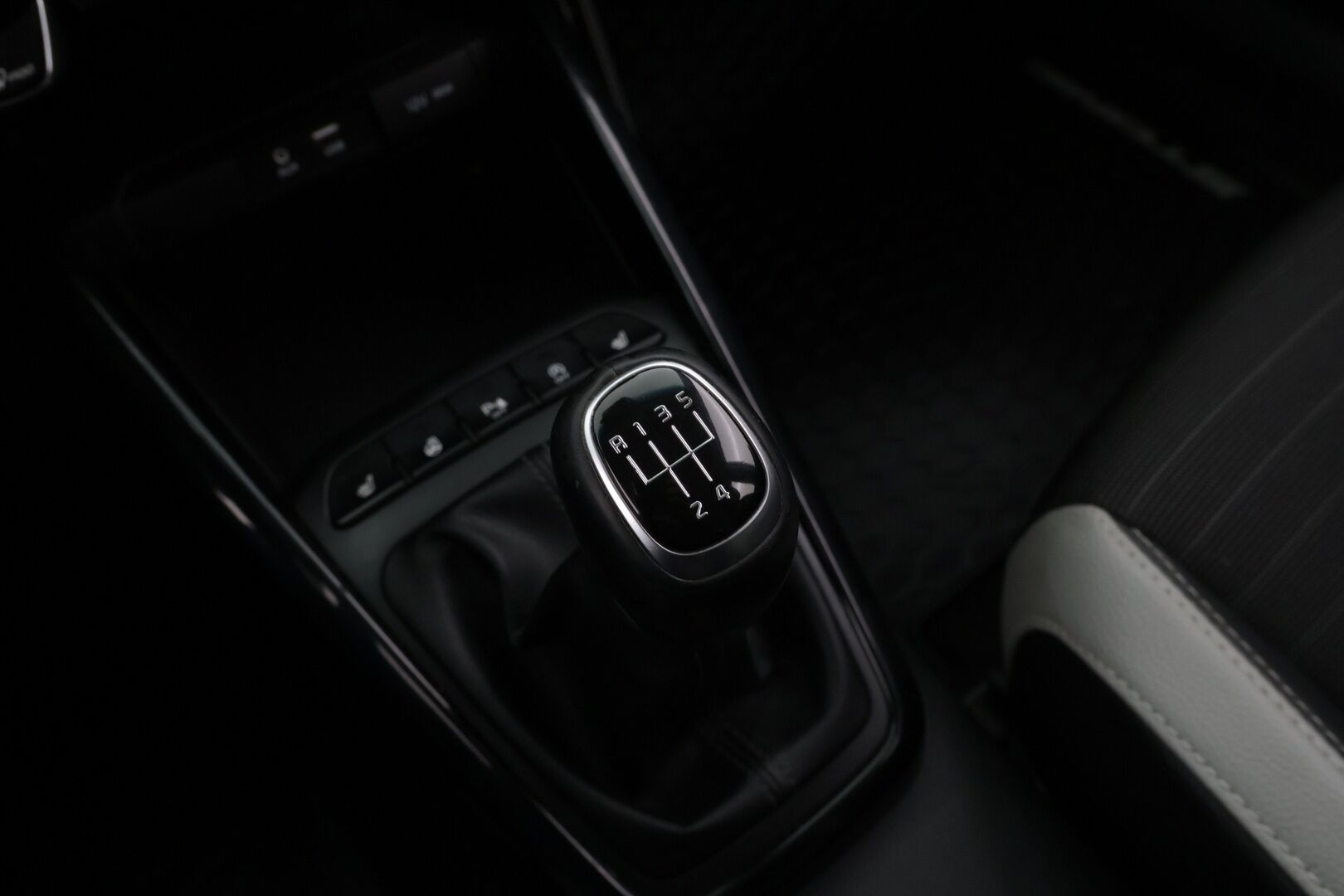 Kia Stonic 2019 1,0 T-GDI ISG 100hv EX EcoDynamics * Vakkari / Lohko / Ratinlämppäri / Tutkat * - *Todella kattavasti varusteltu ja juuri tehty iso huolto!* - HULLUT AVAJAISHULINAT KORKOTARJOUS 3,29 %