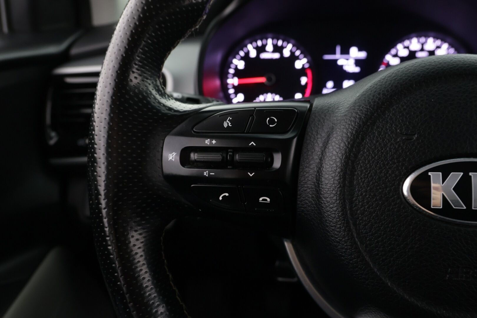 Kia Stonic 2019 1,0 T-GDI ISG 100hv EX EcoDynamics / Vakkari / Lohko / Ratinlämppäri / Tutkat / - *Tästä halpa ja käytännöllinen perheauto!*