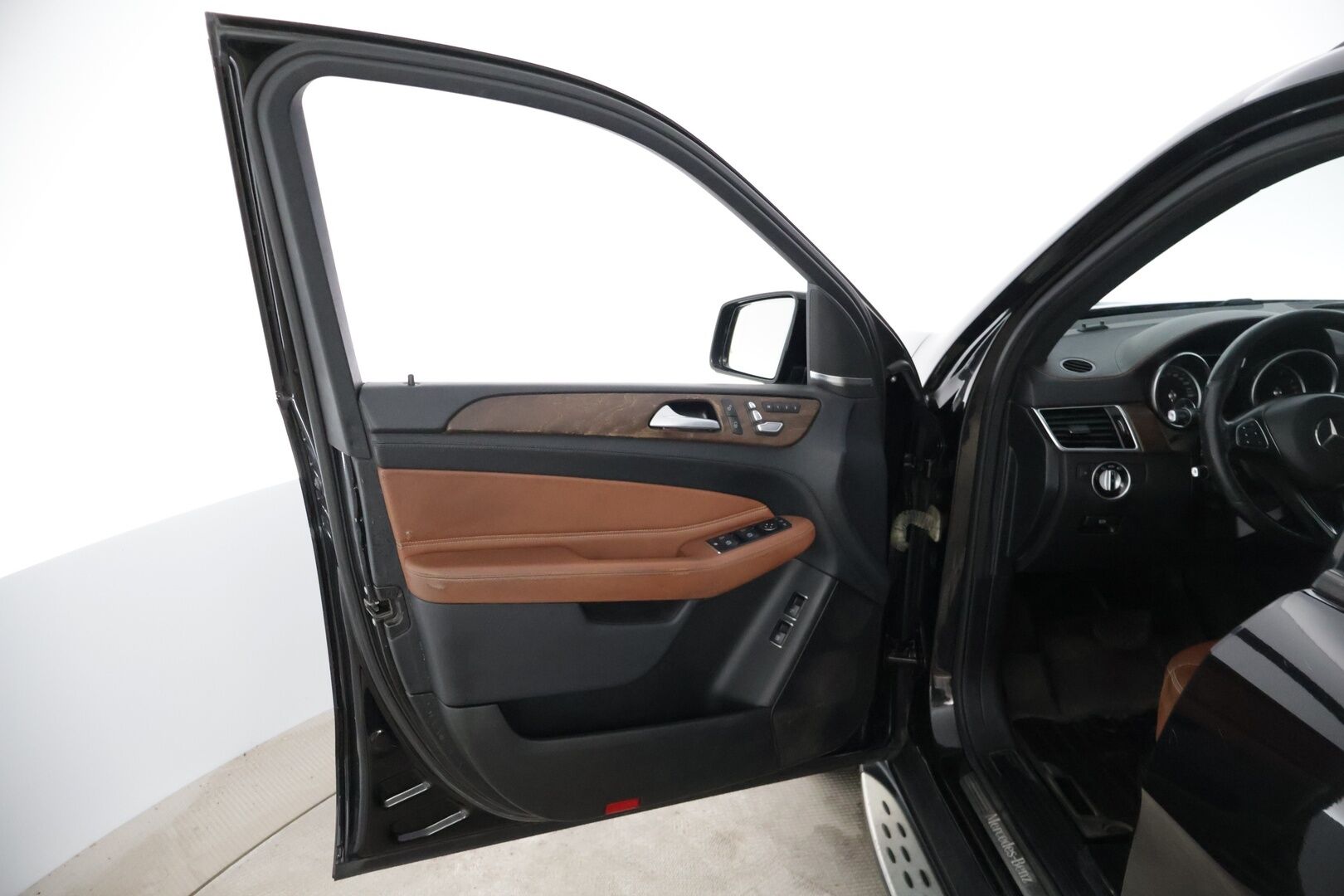 Mercedes-Benz GLE 2016 GLE 500 e 4MATIC Farmari (AC) 5ov 2996cm3 A * / 360kamera / Amg / Kattoluukku / Taittuva vetokoukku / Muistipenkit / Blis / Yms! / * Myydään huutokaupat.com:ssa! /* - Ryhdikäs 500 Gle / Hyvällä pidolla ollut & siistikuntoinen Suv! / Kahdet renkaat vanteilla yms! 