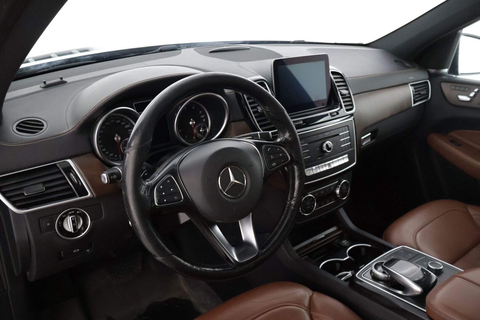 Mercedes-Benz GLE 2016 GLE 500 e 4MATIC Farmari (AC) 5ov 2996cm3 A * / 360kamera / Amg / Kattoluukku / Taittuva vetokoukku / Muistipenkit / Blis / Yms! / * Myydään huutokaupat.com:ssa! /* - Ryhdikäs 500 Gle / Hyvällä pidolla ollut & siistikuntoinen Suv! / Kahdet renkaat vanteilla yms! 
