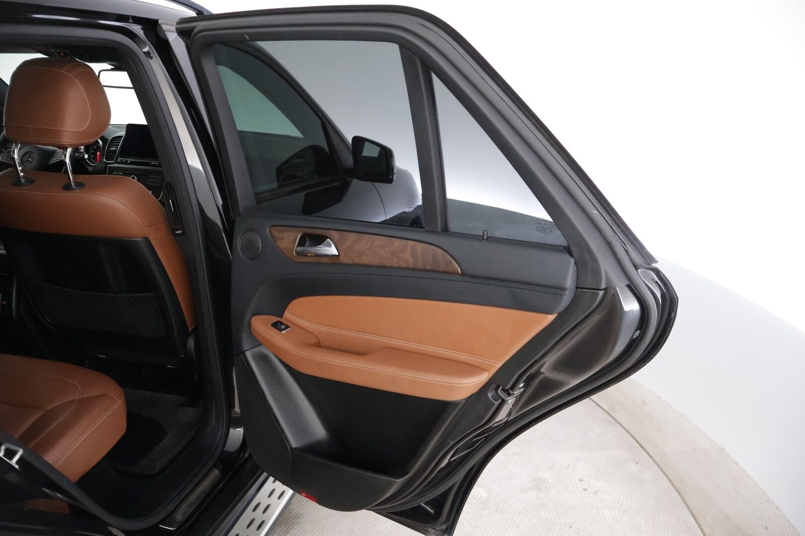 Mercedes-Benz GLE 2016 GLE 500 e 4MATIC Farmari (AC) 5ov 2996cm3 A * / 360kamera / Amg / Kattoluukku / Taittuva vetokoukku / Muistipenkit / Blis / Yms! / * Myydään huutokaupat.com:ssa! /* - Ryhdikäs 500 Gle / Hyvällä pidolla ollut & siistikuntoinen Suv! / Kahdet renkaat vanteilla yms! 