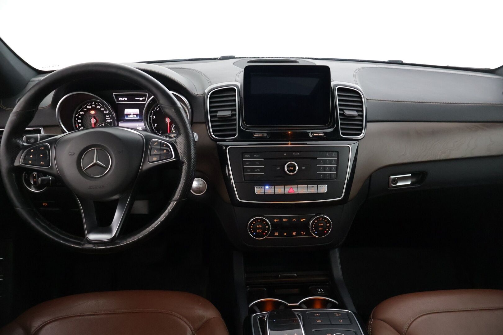 Mercedes-Benz GLE 2016 GLE 500 e 4MATIC Farmari (AC) 5ov 2996cm3 A * / 360kamera / Amg / Kattoluukku / Taittuva vetokoukku / Muistipenkit / Blis / Yms! / * Myydään huutokaupat.com:ssa! /* - Ryhdikäs 500 Gle / Hyvällä pidolla ollut & siistikuntoinen Suv! / Kahdet renkaat vanteilla yms! 