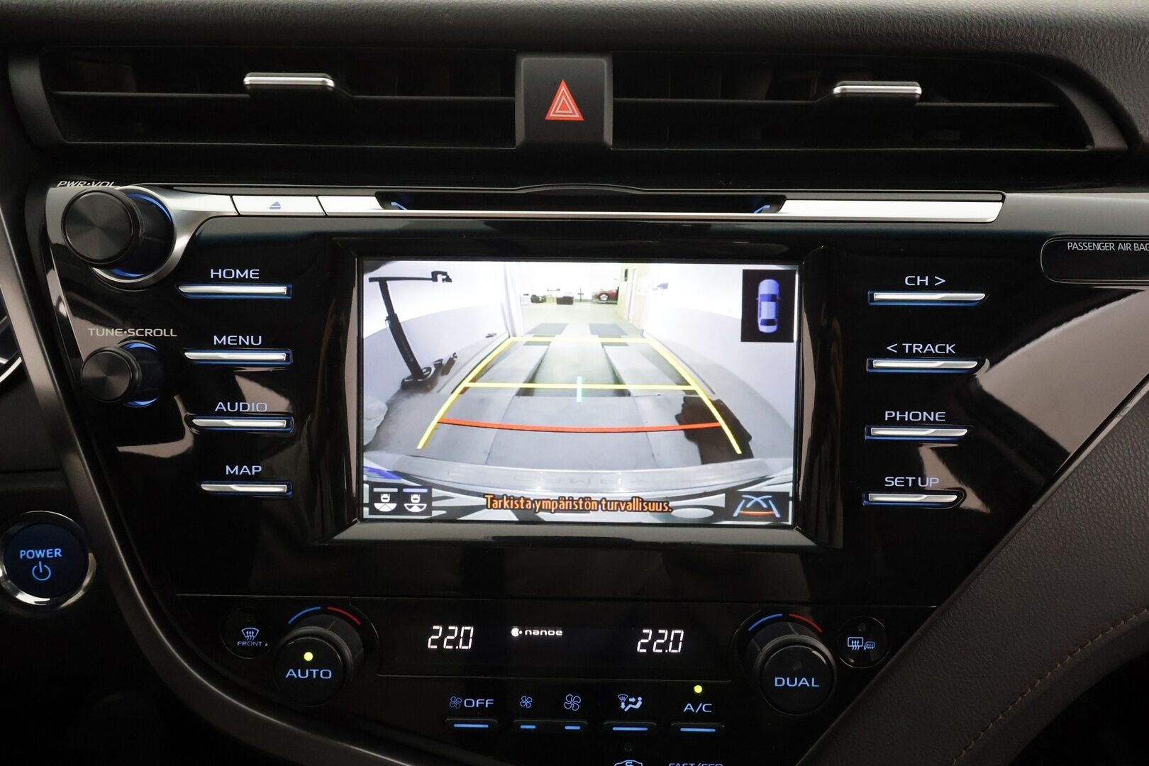 Toyota Camry 2019 2,5 Hybrid Active * ACC / Kaistavahti / Lohko+Sisä / Navi / LED / P.Kamera / Keyless / Sähköpenkit / Nahat * - Suomi-auto / Kahdet renkaat aluvanteilla / Juuri katsastettu - HULLUT AVAJAISHULINAT KORKOTARJOUS 3,29 %