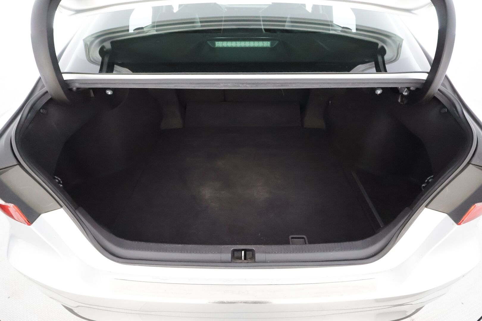 Toyota Camry 2019 2,5 Hybrid Active * ACC / Kaistavahti / Lohko+Sisä / Navi / LED / P.Kamera / Keyless / Sähköpenkit / Nahat * - Suomi-auto / Kahdet renkaat aluvanteilla / Juuri katsastettu - HULLUT AVAJAISHULINAT KORKOTARJOUS 3,29 %