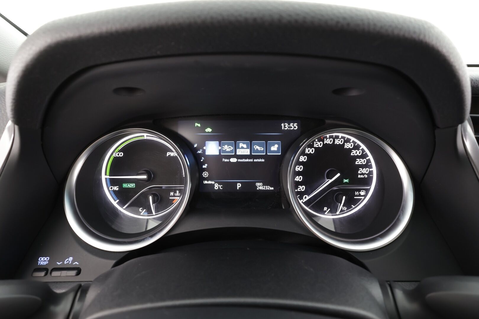 Toyota Camry 2019 2,5 Hybrid Active * ACC / Kaistavahti / Lohko+Sisä / Navi / LED / P.Kamera / Keyless / Sähköpenkit / Nahat * - Suomi-auto / Kahdet renkaat aluvanteilla / Juuri katsastettu - HULLUT AVAJAISHULINAT KORKOTARJOUS 3,29 %