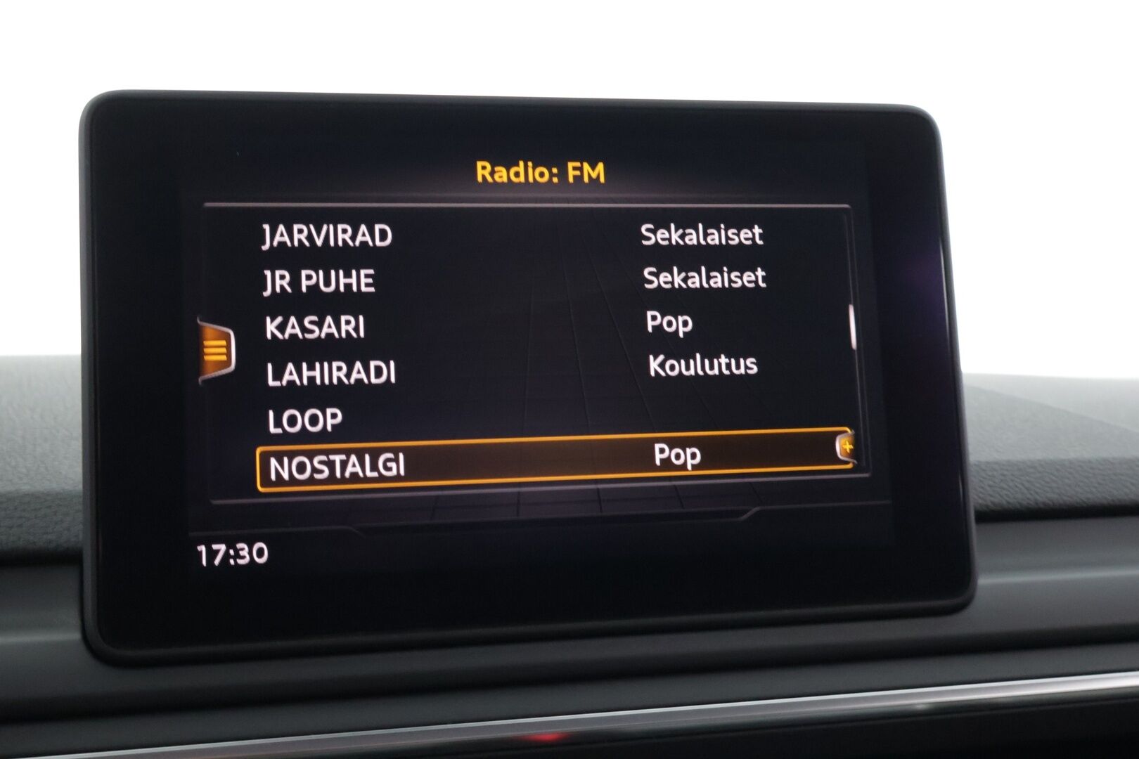 Audi A4 2019 Avant Business Comfort Edition 35 TFSI 110 kW MHEV S tronic *Webasto / Tehdaskoukku / LED / CarPlay & Android Auto / Sähkökontti* - Suomi-auto / 2x renkaat alkuperäisillä vanteilla - HULLUT JOULUT KORKOTARJOUS 2,49% 