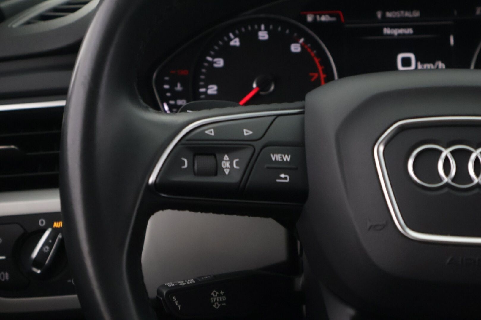 Audi A4 2019 Avant Business Comfort Edition 35 TFSI 110 kW MHEV S tronic *Webasto / Tehdaskoukku / LED / CarPlay & Android Auto / Sähkökontti* - Suomi-auto / 2x renkaat alkuperäisillä vanteilla