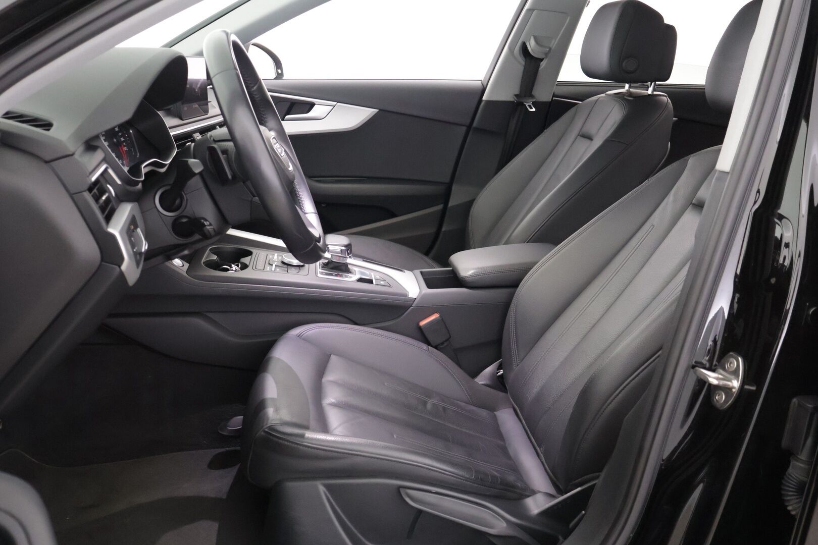 Audi A4 2019 Avant Business Comfort Edition 35 TFSI 110 kW MHEV S tronic *Webasto / Tehdaskoukku / LED / CarPlay & Android Auto / Sähkökontti* - Suomi-auto / 2x renkaat alkuperäisillä vanteilla