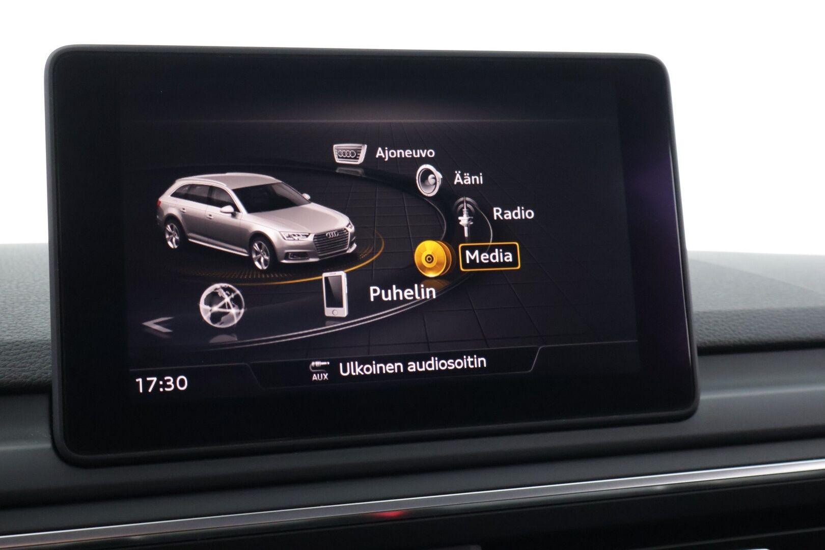 Audi A4 2019 Avant Business Comfort Edition 35 TFSI 110 kW MHEV S tronic *Webasto / Tehdaskoukku / LED / CarPlay & Android Auto / Sähkökontti* - Suomi-auto / 2x renkaat alkuperäisillä vanteilla