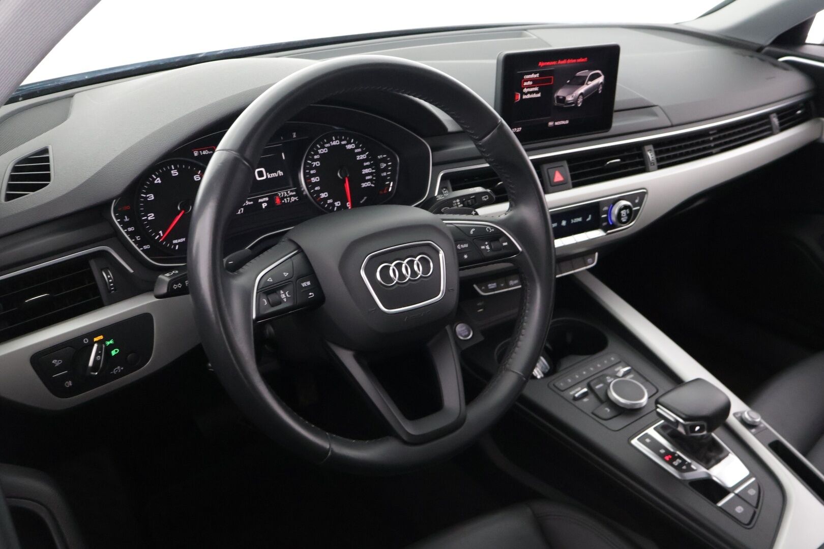 Audi A4 2019 Avant Business Comfort Edition 35 TFSI 110 kW MHEV S tronic *Webasto / Tehdaskoukku / LED / CarPlay & Android Auto / Sähkökontti* - Suomi-auto / 2x renkaat alkuperäisillä vanteilla