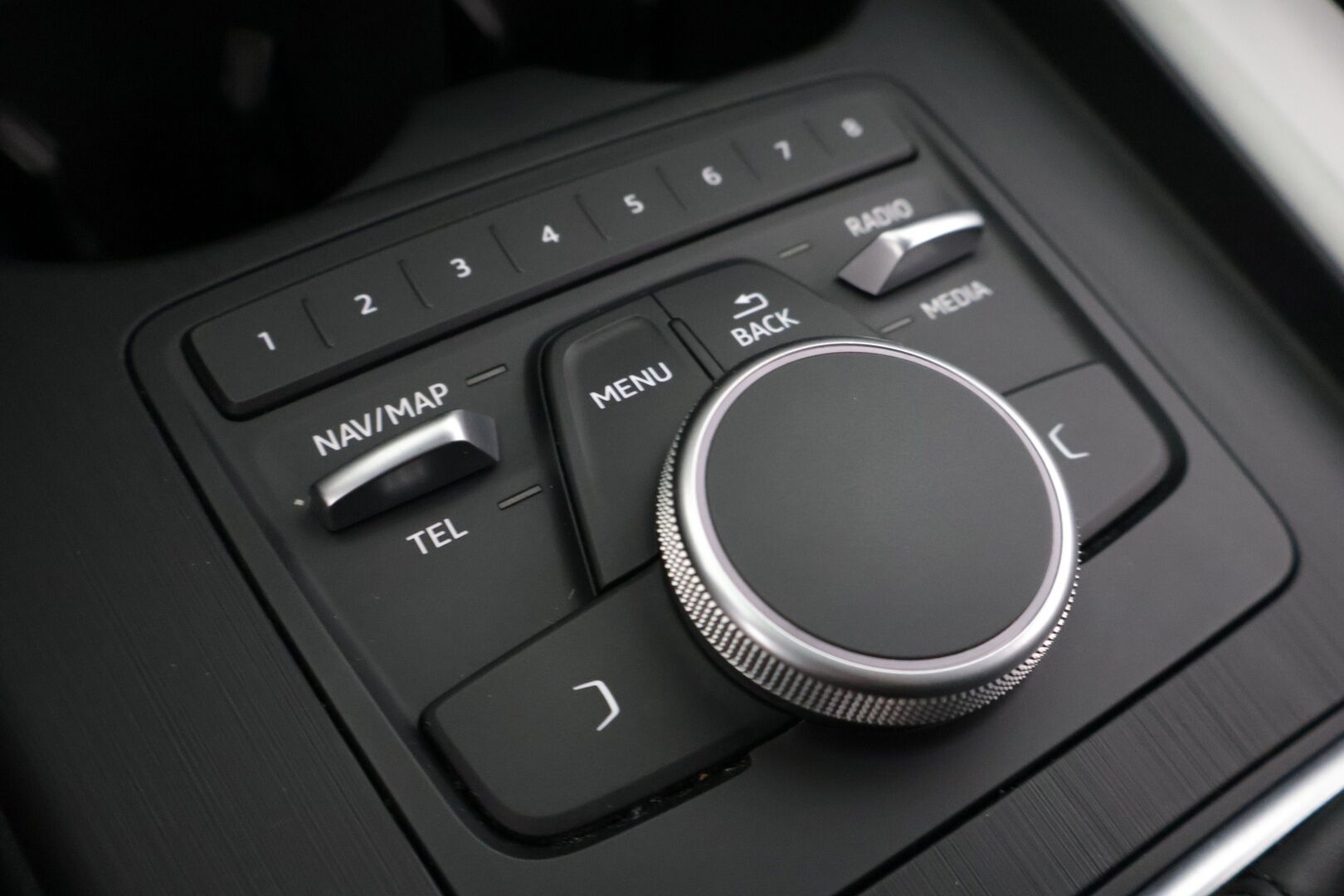 Audi A4 2019 Avant Business Comfort Edition 35 TFSI 110 kW MHEV S tronic *Webasto / Tehdaskoukku / LED / CarPlay & Android Auto / Sähkökontti* - Suomi-auto / 2x renkaat alkuperäisillä vanteilla