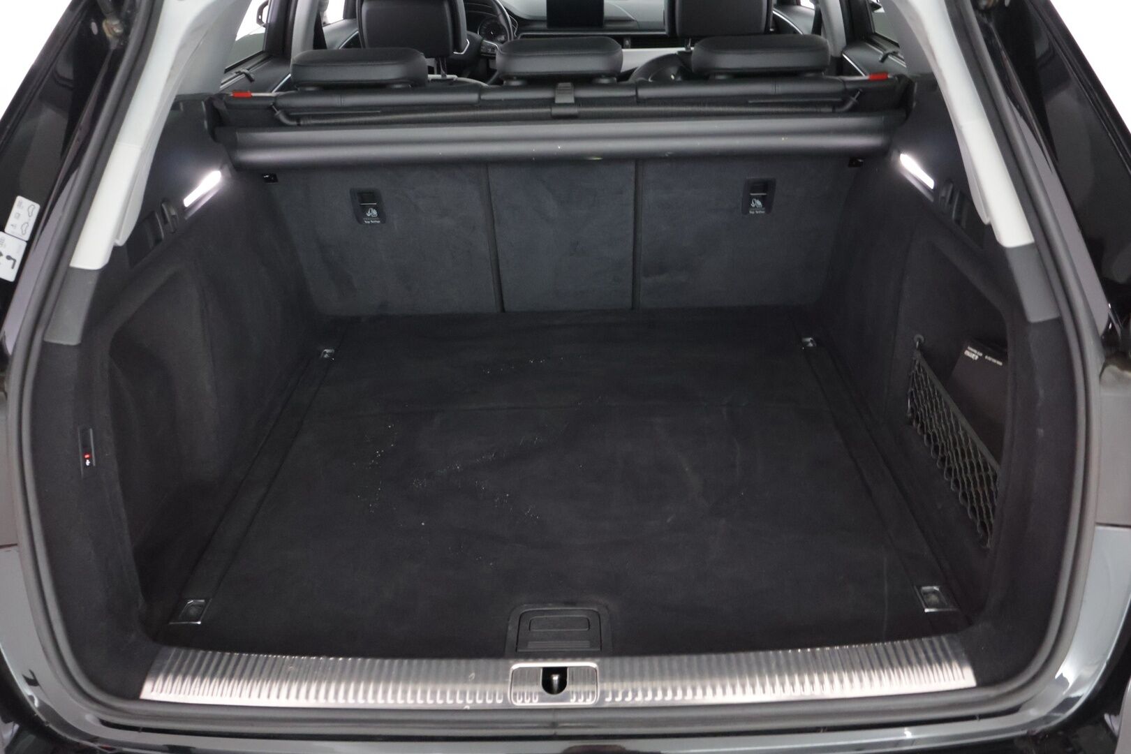 Audi A4 2019 Avant Business Comfort Edition 35 TFSI 110 kW MHEV S tronic *Webasto / Tehdaskoukku / LED / CarPlay & Android Auto / Sähkökontti* - Suomi-auto / 2x renkaat alkuperäisillä vanteilla