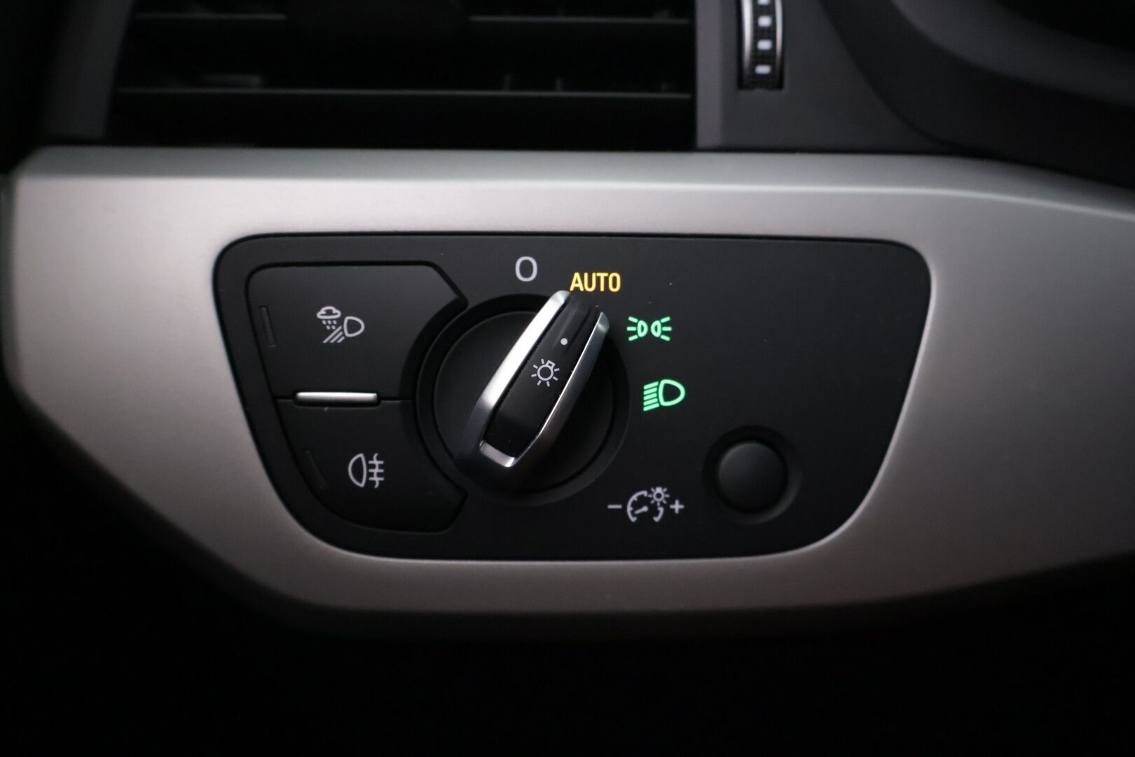 Audi A4 2019 Avant Business Comfort Edition 35 TFSI 110 kW MHEV S tronic *Webasto / Tehdaskoukku / LED / CarPlay & Android Auto / Sähkökontti* - Suomi-auto / 2x renkaat alkuperäisillä vanteilla - HULLUT JOULUT KORKOTARJOUS 2,49% 