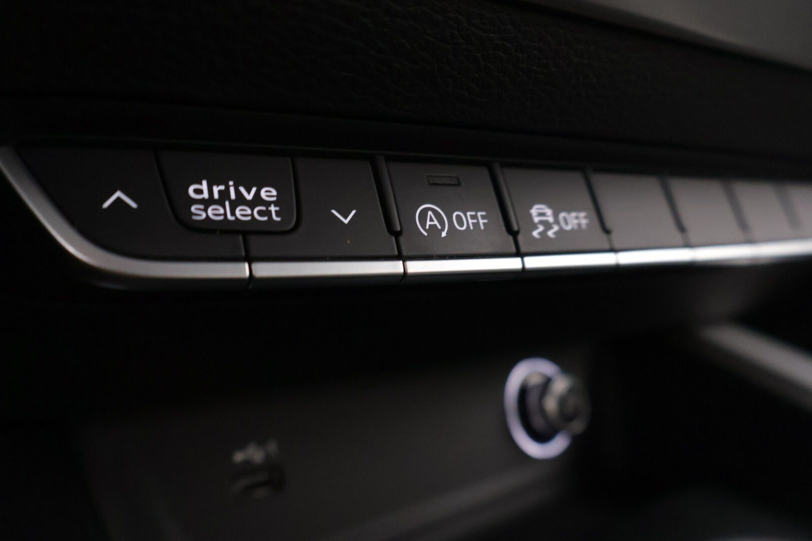 Audi A4 2019 Avant Business Comfort Edition 35 TFSI 110 kW MHEV S tronic *Webasto / Tehdaskoukku / LED / CarPlay & Android Auto / Sähkökontti* - Suomi-auto / 2x renkaat alkuperäisillä vanteilla