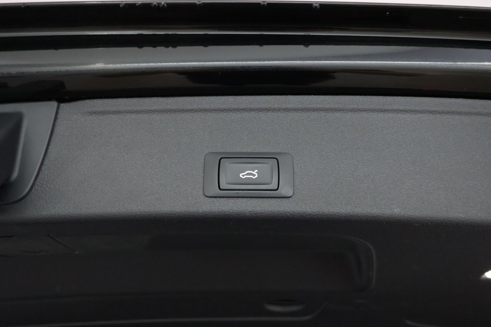 Audi A4 2019 Avant Business Comfort Edition 35 TFSI 110 kW MHEV S tronic *Webasto / Tehdaskoukku / LED / CarPlay & Android Auto / Sähkökontti* - Suomi-auto / 2x renkaat alkuperäisillä vanteilla