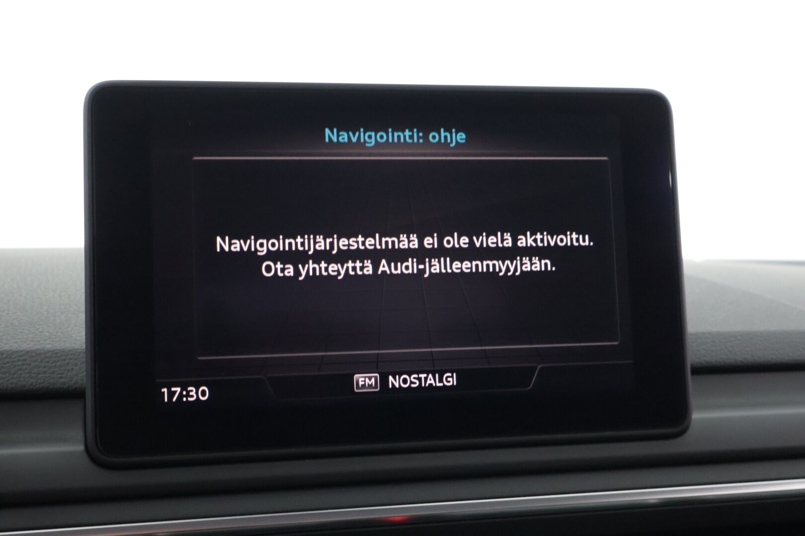 Audi A4 2019 Avant Business Comfort Edition 35 TFSI 110 kW MHEV S tronic *Webasto / Tehdaskoukku / LED / CarPlay & Android Auto / Sähkökontti* - Suomi-auto / 2x renkaat alkuperäisillä vanteilla