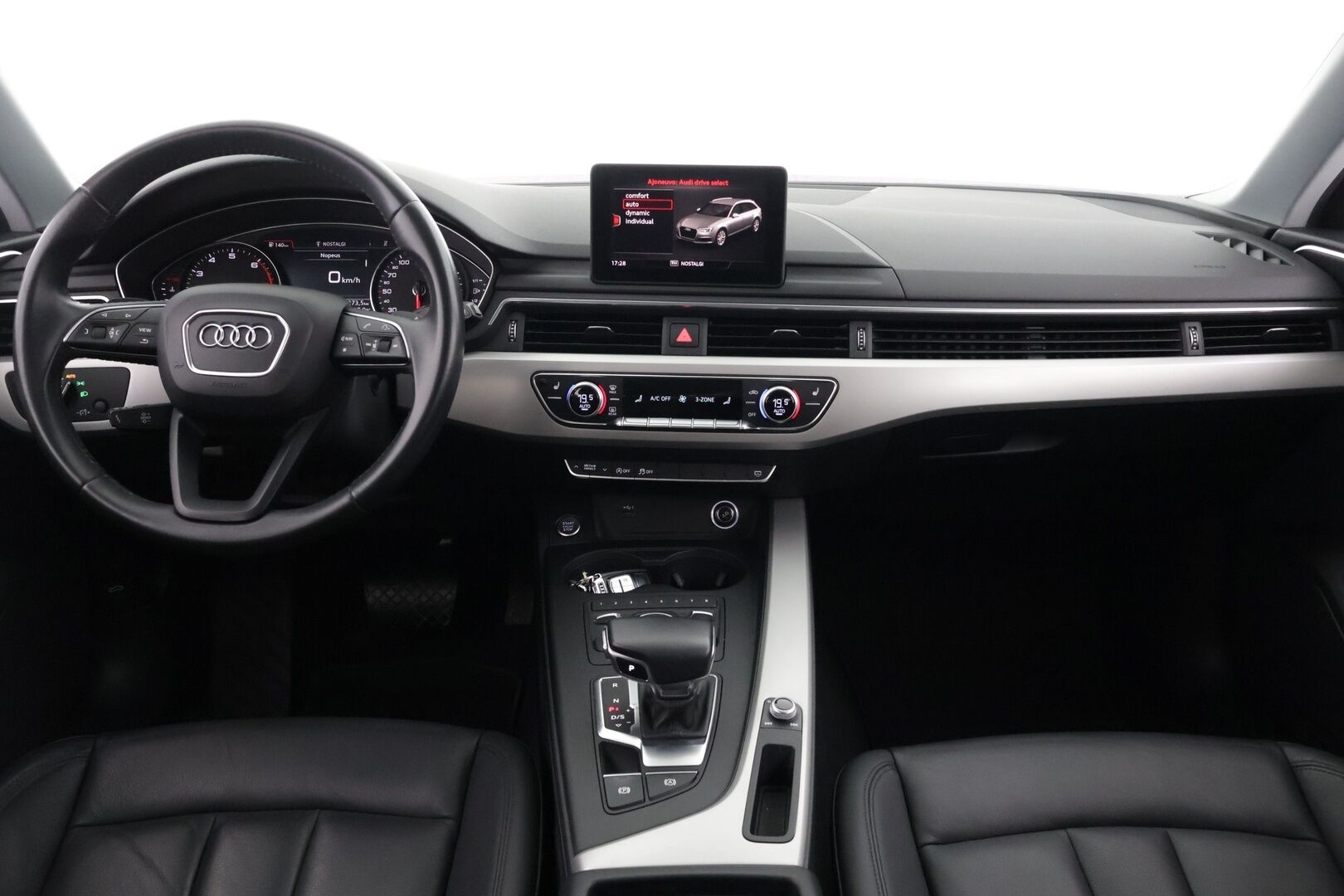Audi A4 2019 Avant Business Comfort Edition 35 TFSI 110 kW MHEV S tronic *Webasto / Tehdaskoukku / LED / CarPlay & Android Auto / Sähkökontti* - Suomi-auto / 2x renkaat alkuperäisillä vanteilla